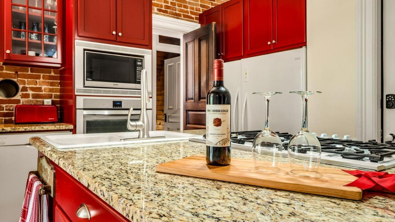 Отель The Woodbridge House Kingsville Экстерьер фото