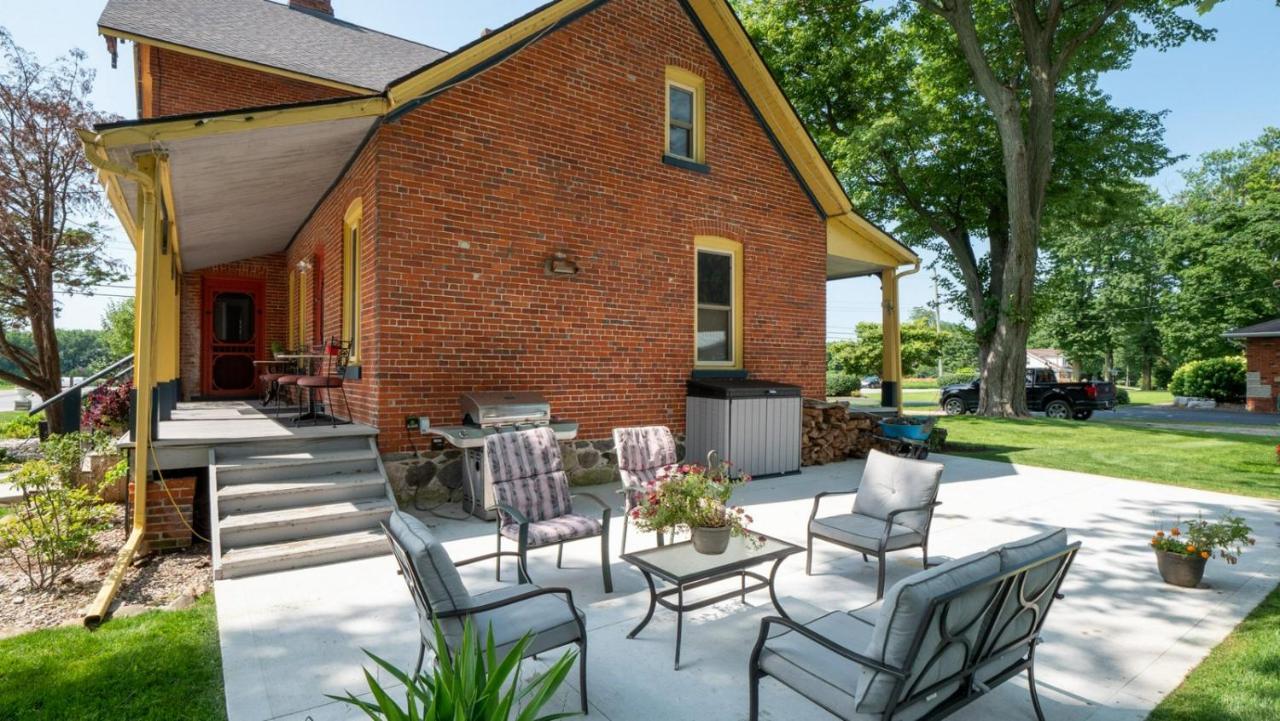 Отель The Woodbridge House Kingsville Экстерьер фото
