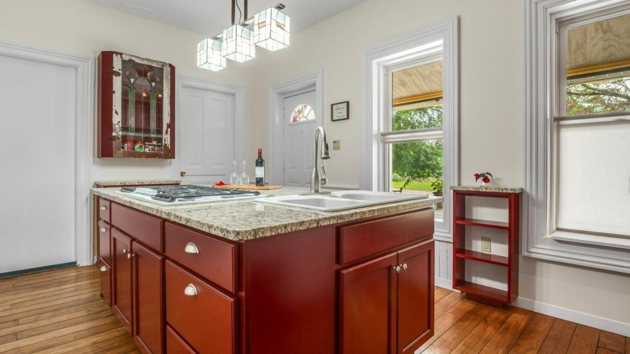 Отель The Woodbridge House Kingsville Экстерьер фото