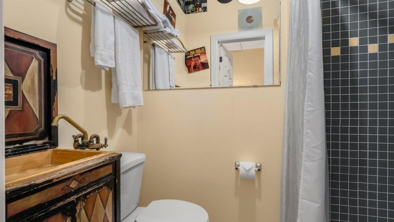 Отель The Woodbridge House Kingsville Экстерьер фото