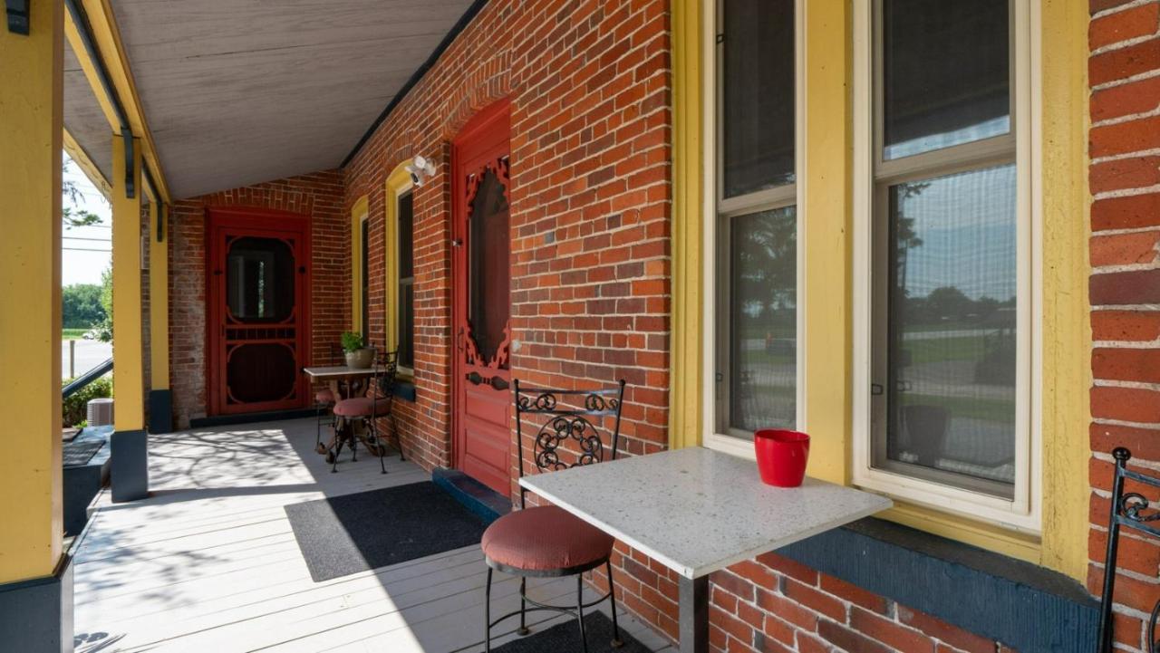 Отель The Woodbridge House Kingsville Экстерьер фото