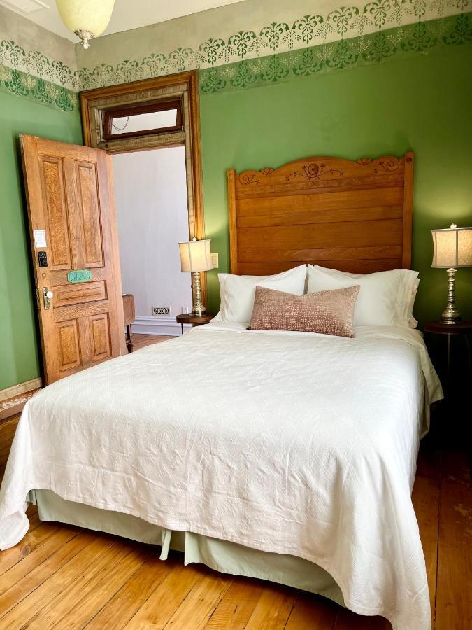 Отель The Woodbridge House Kingsville Экстерьер фото