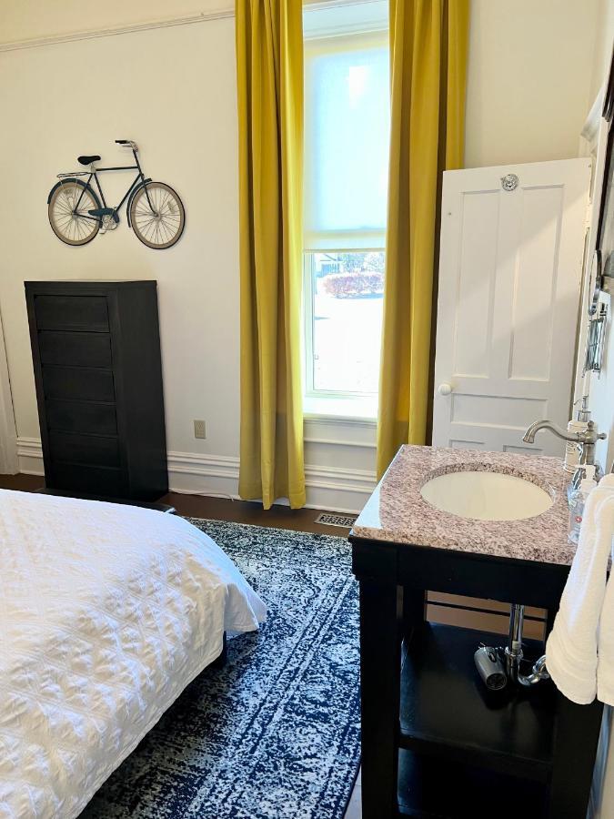Отель The Woodbridge House Kingsville Экстерьер фото