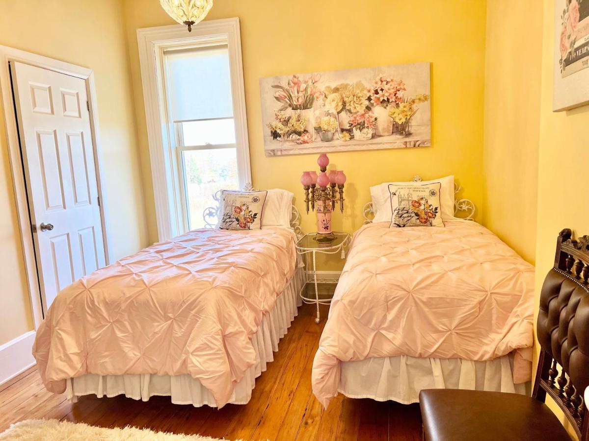 Отель The Woodbridge House Kingsville Экстерьер фото