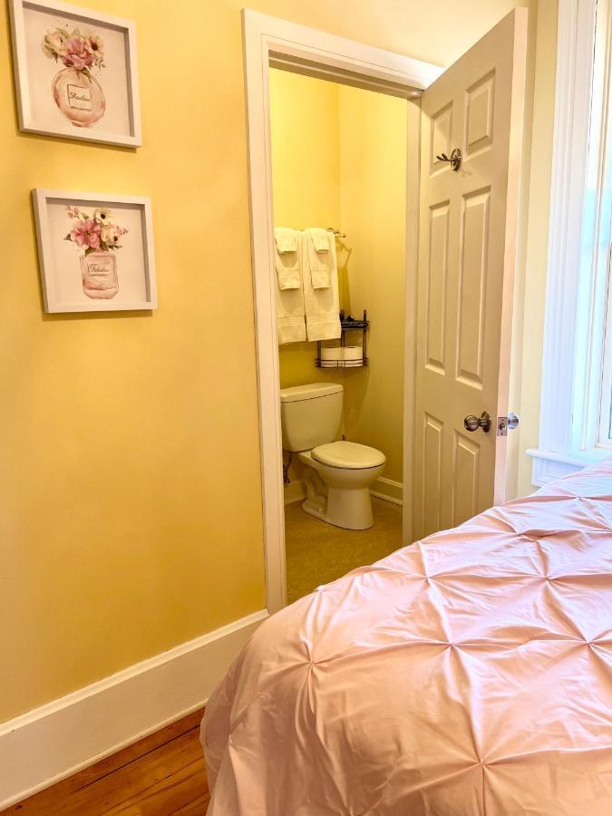 Отель The Woodbridge House Kingsville Экстерьер фото