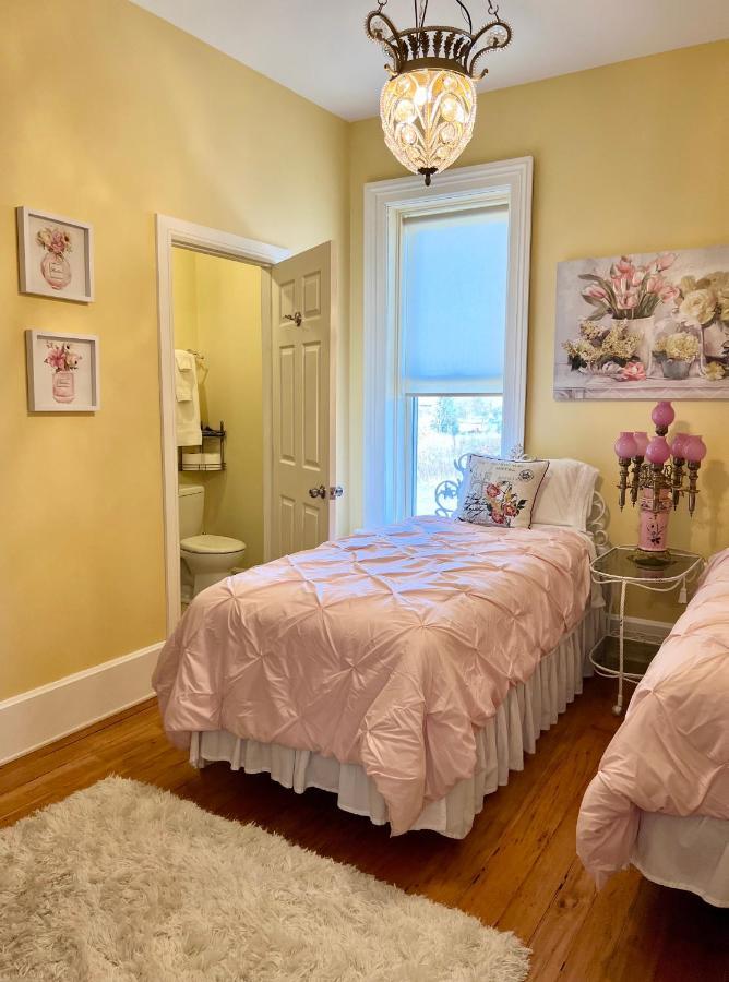 Отель The Woodbridge House Kingsville Экстерьер фото