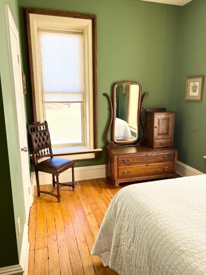 Отель The Woodbridge House Kingsville Экстерьер фото