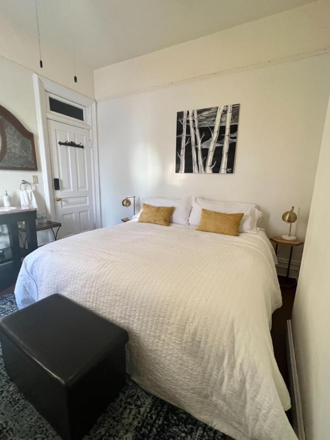 Отель The Woodbridge House Kingsville Экстерьер фото