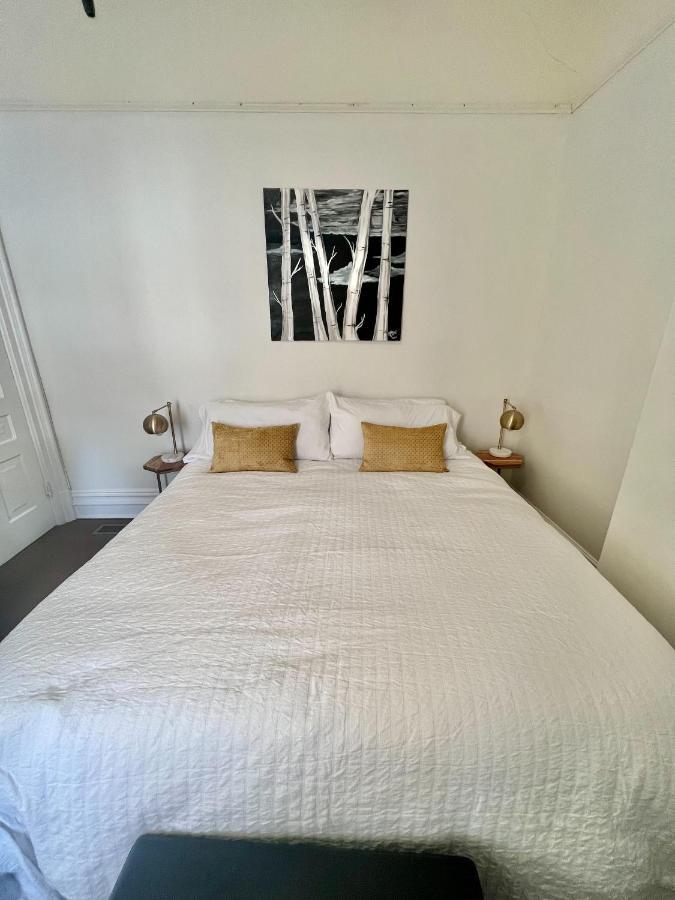 Отель The Woodbridge House Kingsville Экстерьер фото